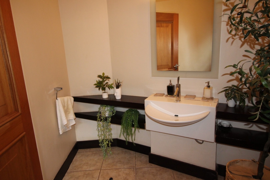 4 Bedroom Property for Sale in Heuwelsig Free State